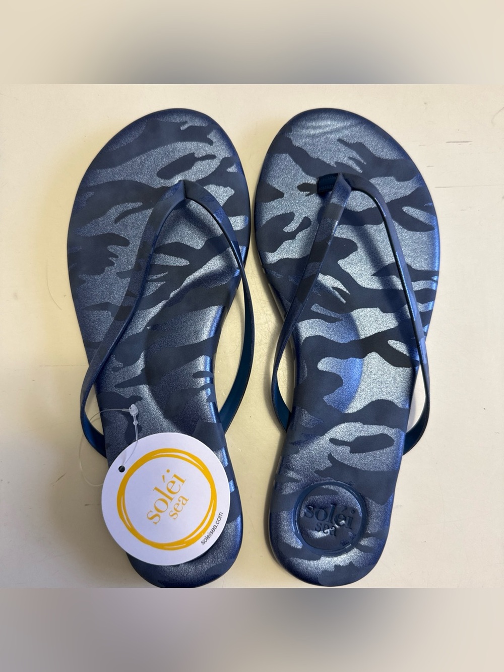 SOLEI SEA SANDALS WOMEN'S INDIE CAMO METALLIC BLUE VEGAN FLIP FLOPS SIZE 6 NEW